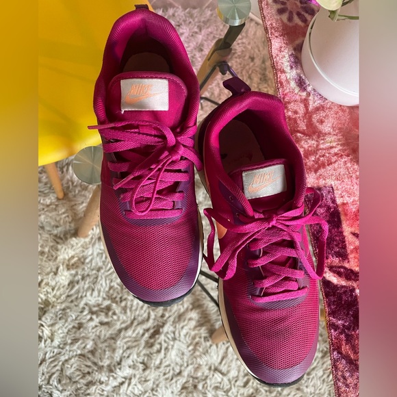 Nike sneakers! Women’s 6.5. Pink/ peach/ purple with suede back heel! - Picture 6 of 6